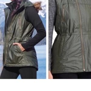Athleta hooded vest. Gorpcore outdoorsy hiking skiing athletic